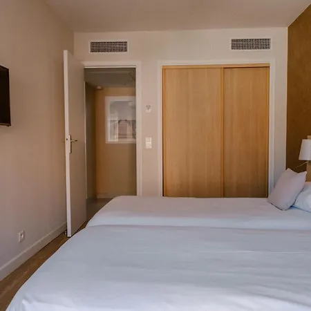 Chateauneuf شقة فندقية 4*