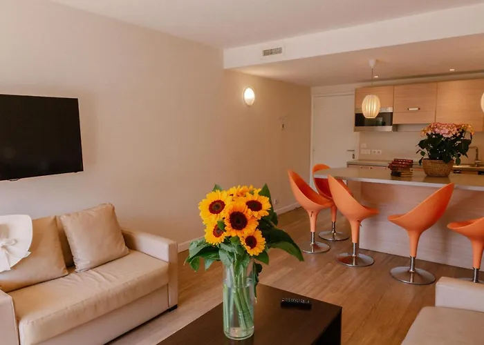 Aparthotel Résidence Châteauneuf 4*