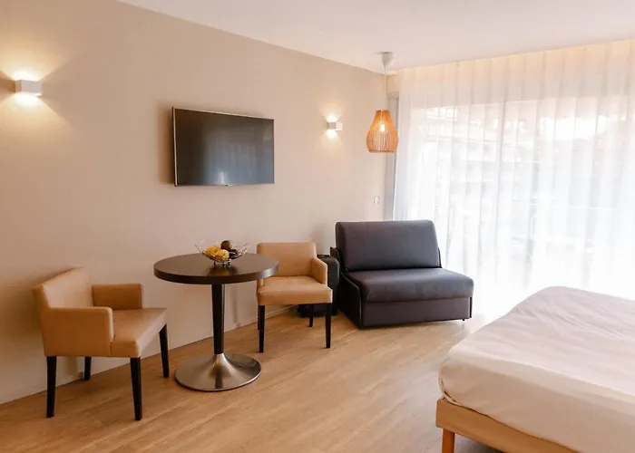 Chateauneuf Lägenhetshotell 4*