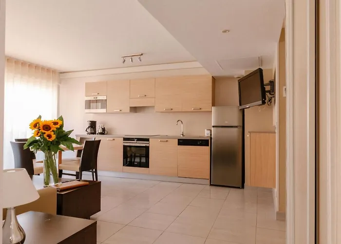 Résidence Châteauneuf Aparthotel 4*