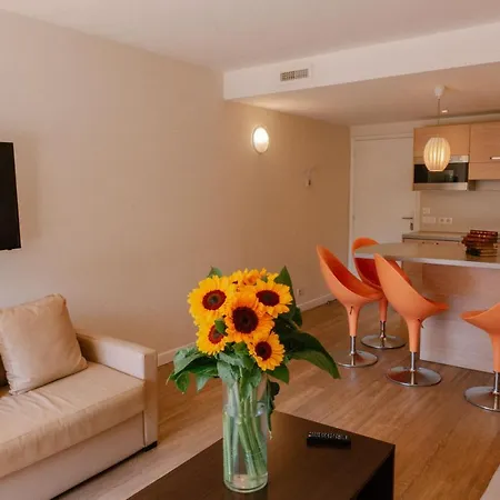 Aparthotel Résidence Châteauneuf 4*