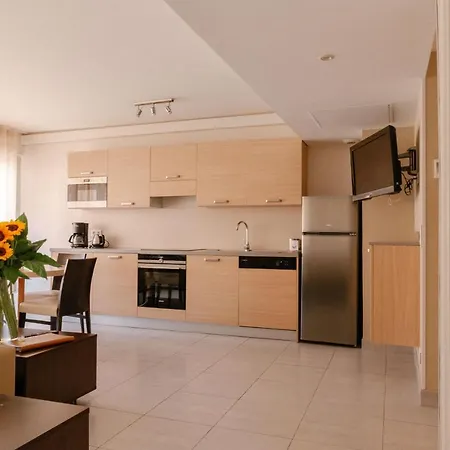 Chateauneuf Apartmanhotel 4*