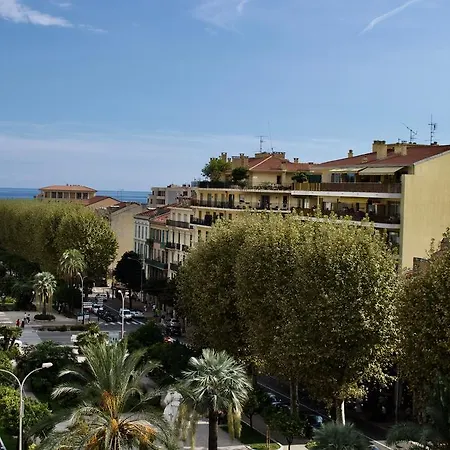 Chateauneuf Apartmanhotel 4*